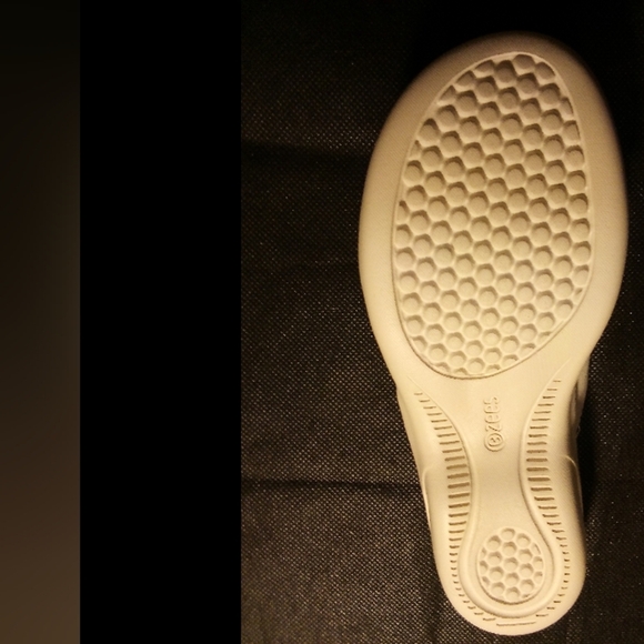 BZees - NWT-Cabana, Size 6.5 Women Sandals Comfort Shoe No Box/Dust Bag Included - Picture 4 of 12